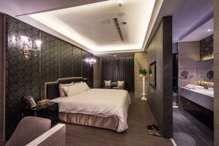 Room 82 of 113