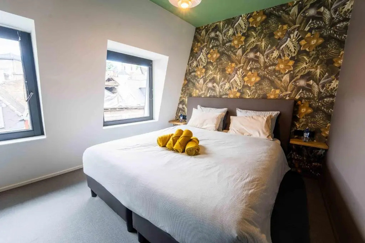 Room 2 of 20
