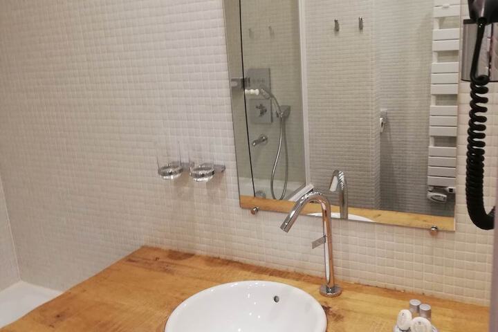 Room 12 of 26
