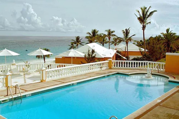 Pool Hotel