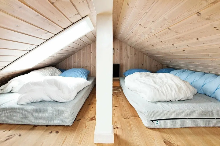 Room 2 of 18