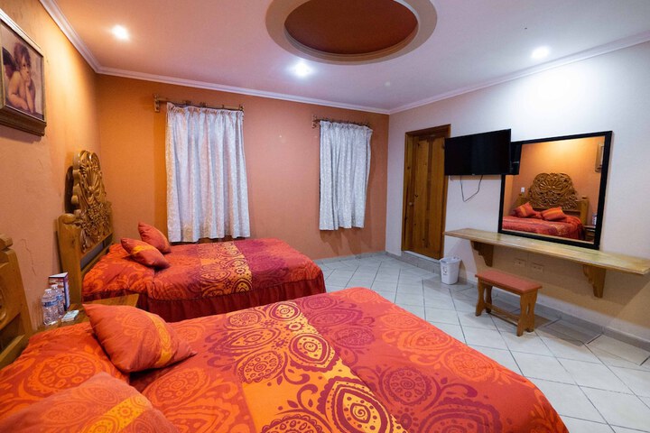 Room 10 of 33