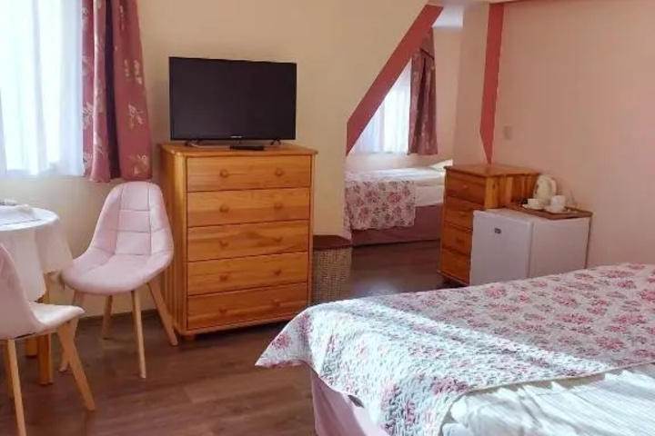 Room 4 of 13