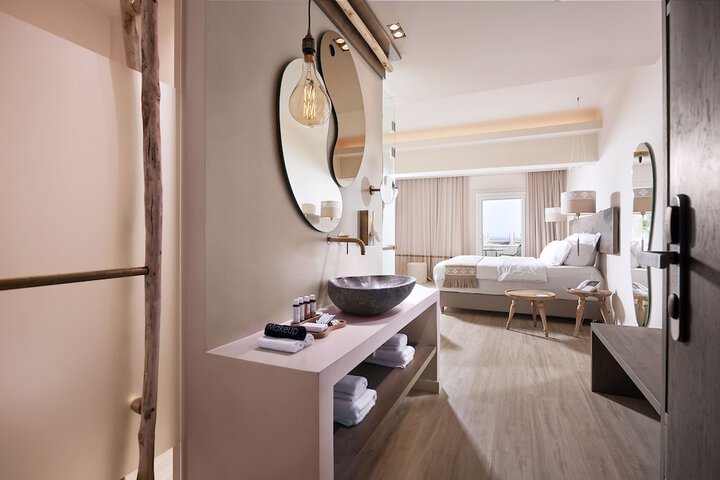 Room 44 of 184