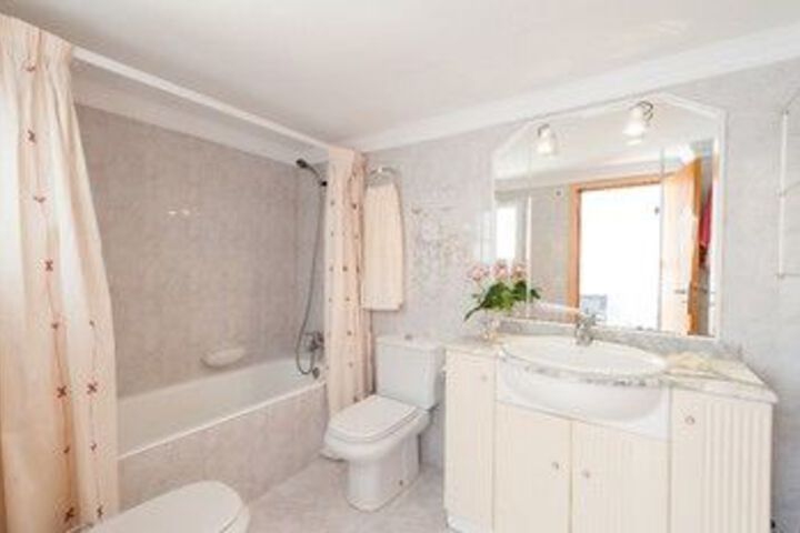 Room 2 of 11