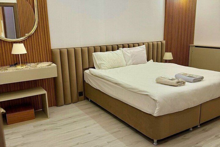 Room 3 of 33