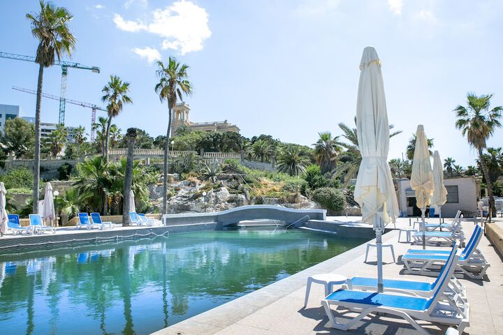 Hotel with Pool