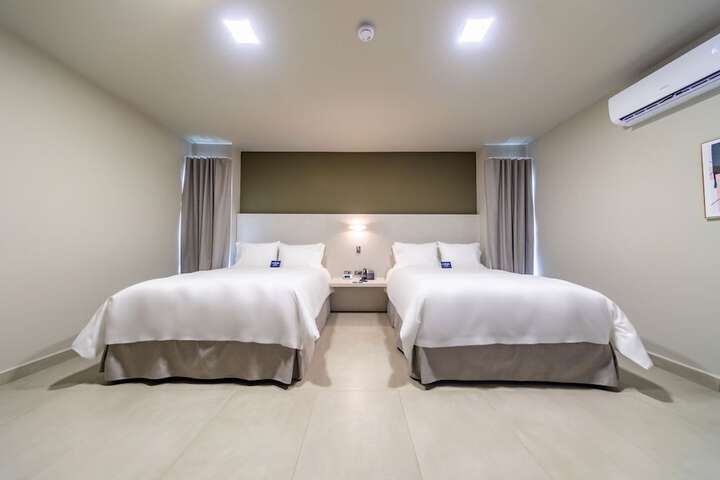 Room 43 of 97