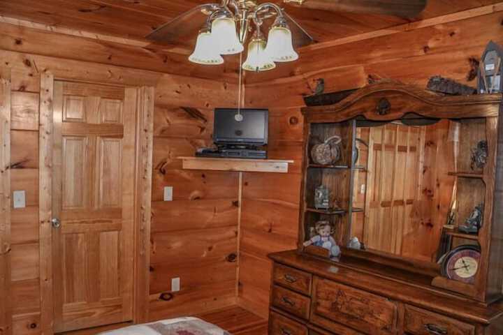 Room 4 of 16