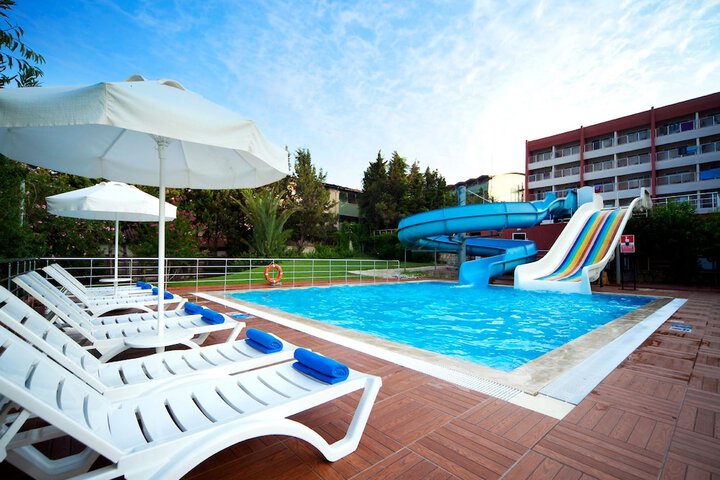 Pool 37 of 108