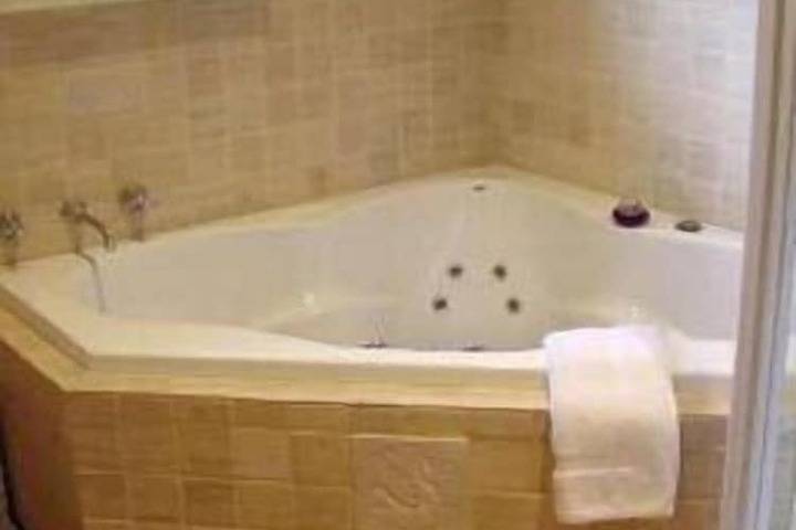 Hot Tub 28 of 45