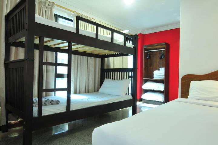 Room 25 of 47