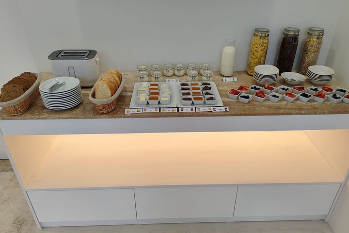 Breakfast/Coffee Service 28 of 38