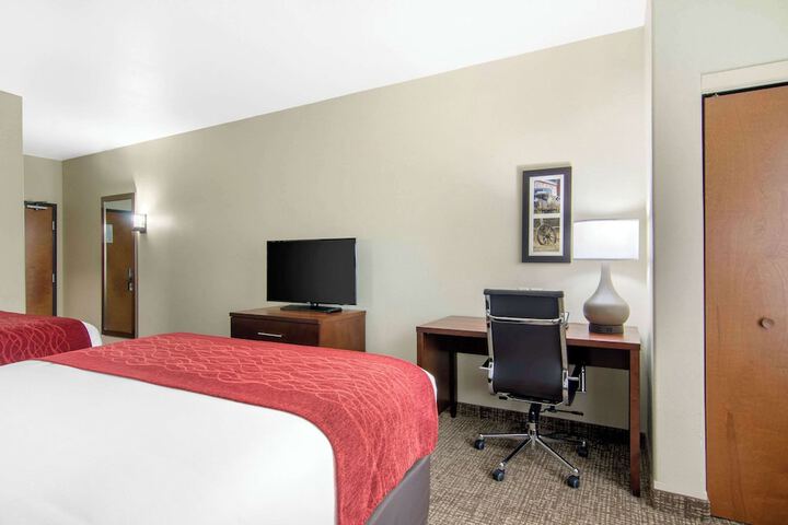 2 Queen Beds (6 of 12)