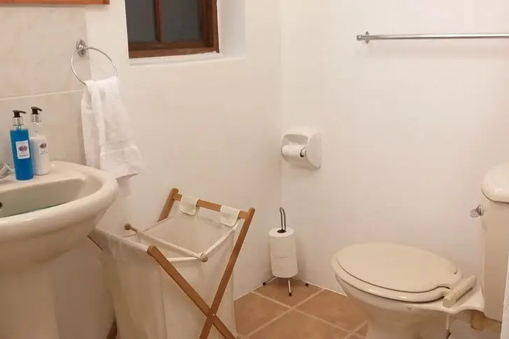 Room 8 of 18