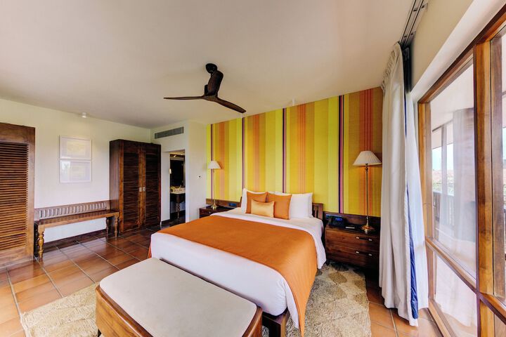 Room 8 of 77