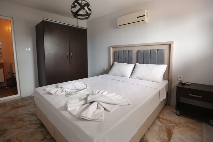 Room 6 of 34