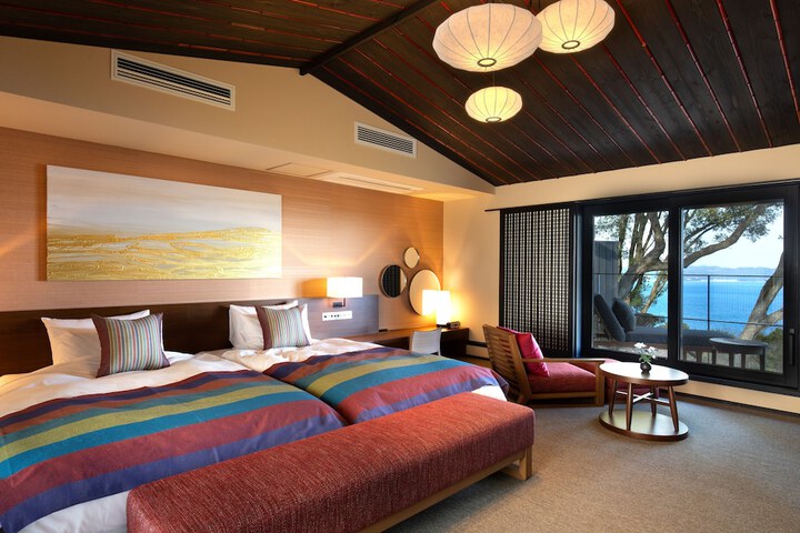 Room 3 of 32
