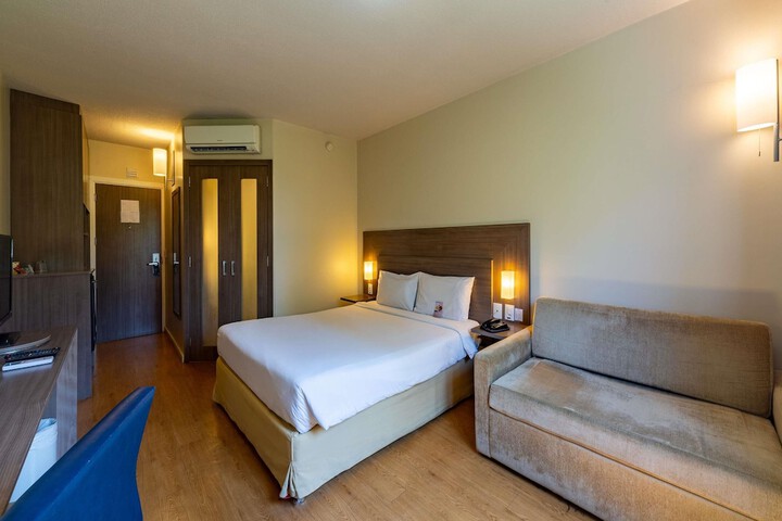 Room 27 of 123
