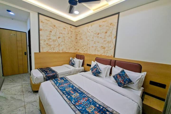 Room 8 of 27