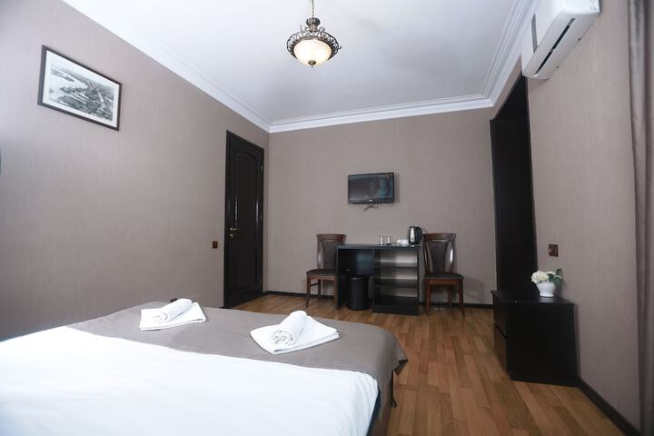 Room 12 of 37