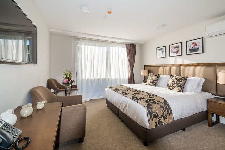 Room 2 of 36
