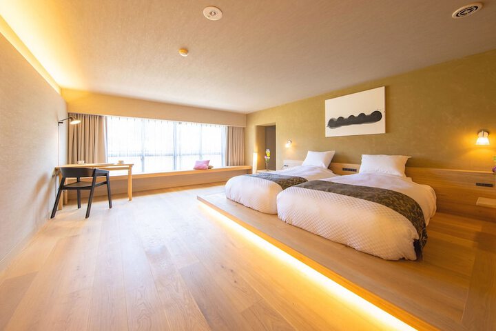 Room 27 of 107