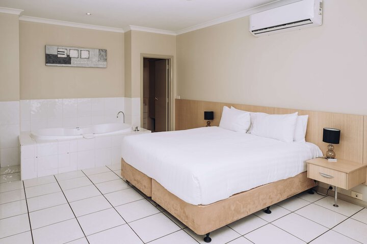 Room 20 of 77