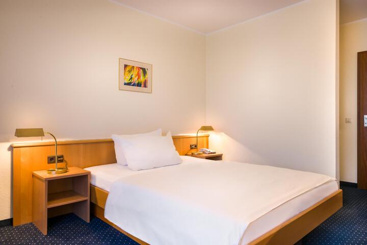 Room 7 of 110