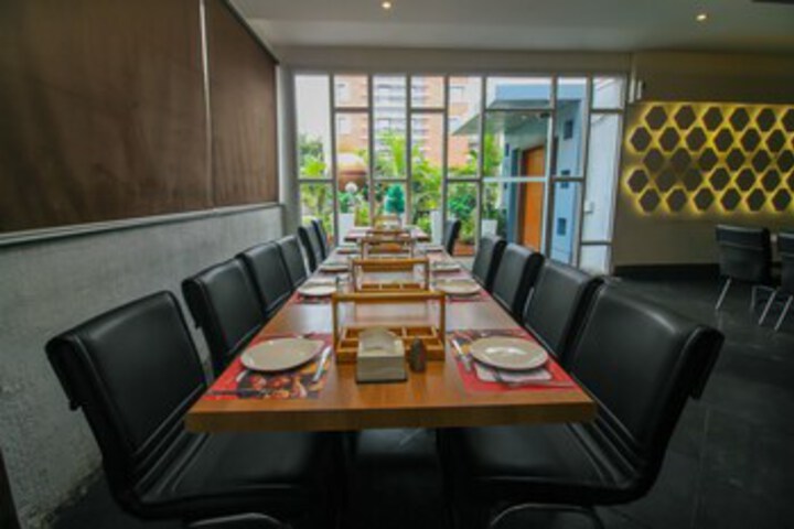 Dining 21 of 23