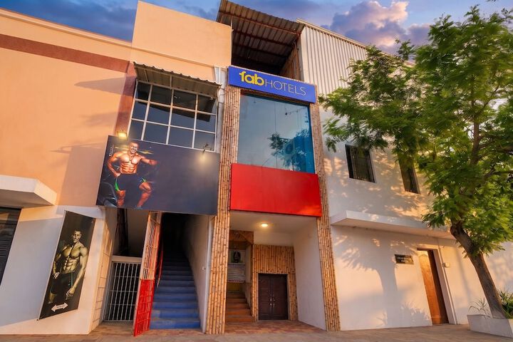 Fabhotel Moon Stay - Nr Urappakkam Railway Station