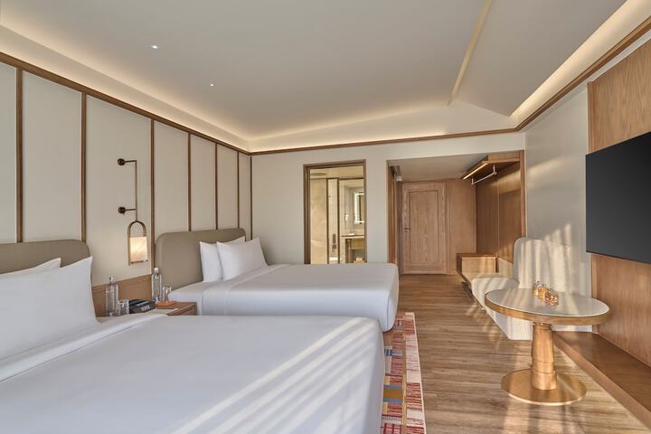 Room 10 of 27