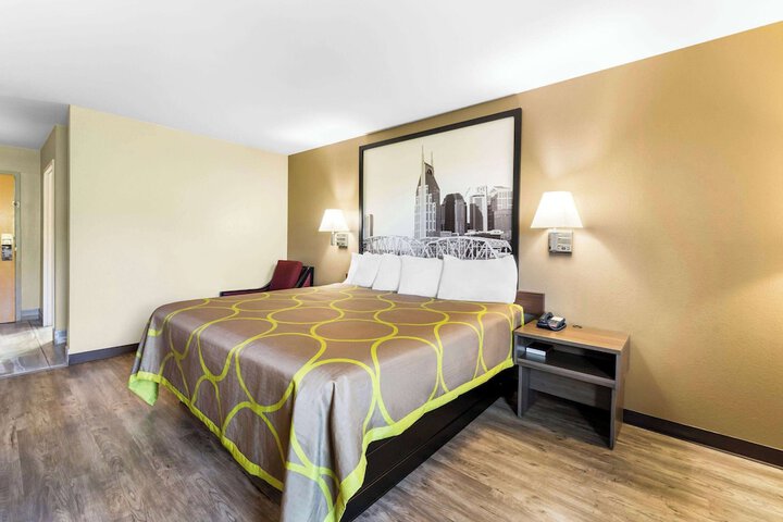 1 King Bed (9 of 17)