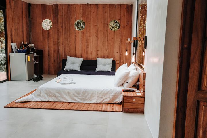 Room 8 of 50