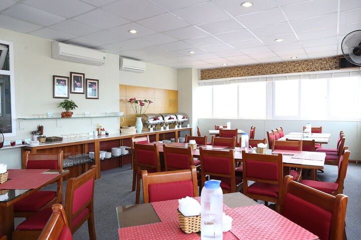 Dining 59 of 83