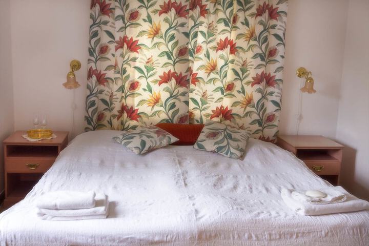Room 4 of 35
