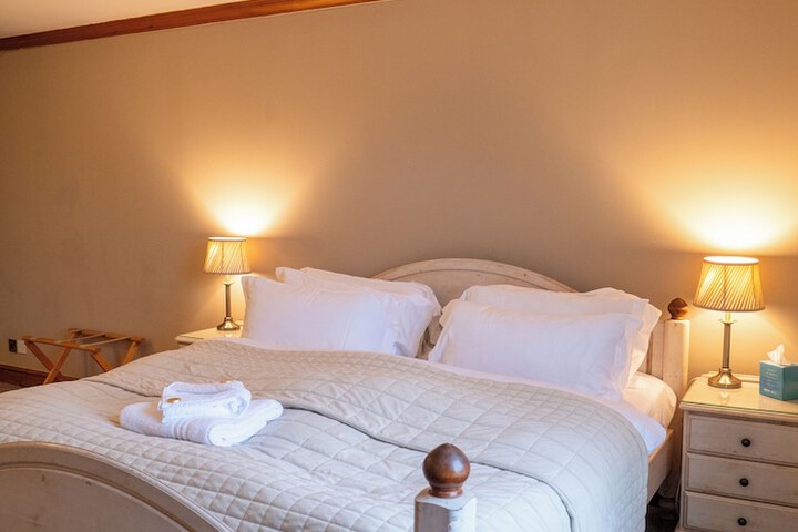 Room 2 of 32