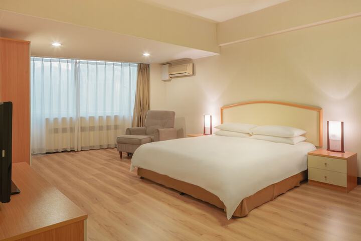Room 10 of 42