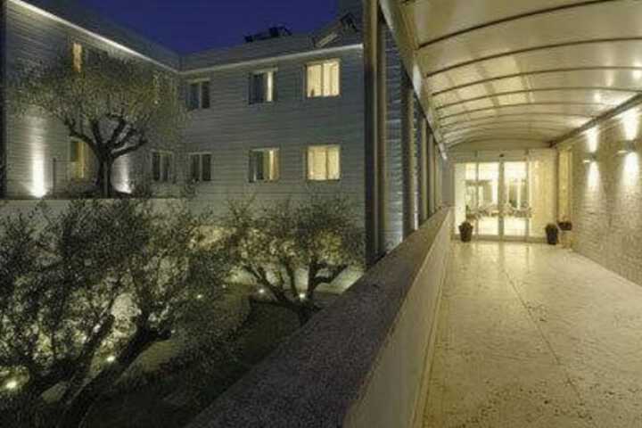 Hotel 76 of 83
