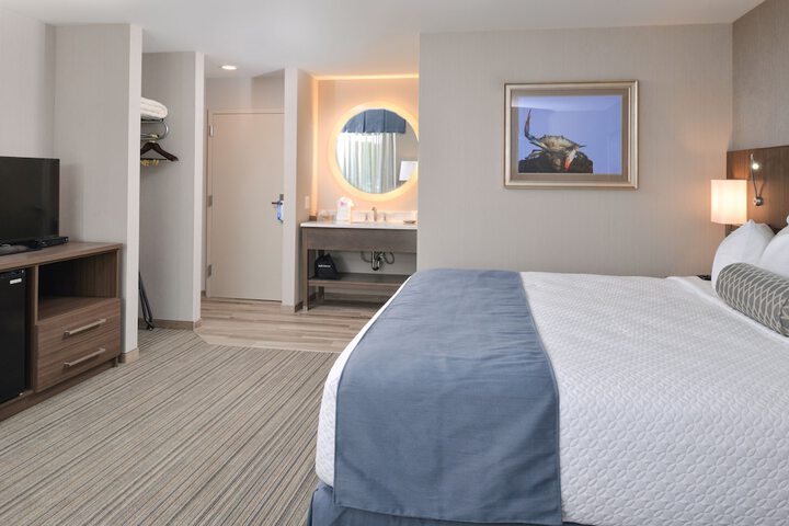 1 King Bed (3 of 17)