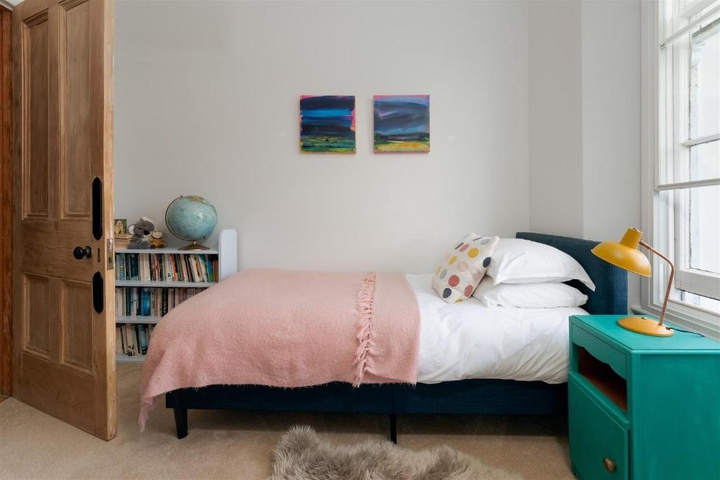 Room 6 of 17