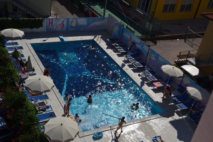 Pool 31 of 94