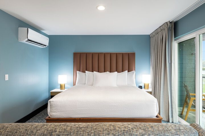 Room 34 of 220