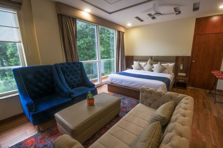 Room 11 of 34