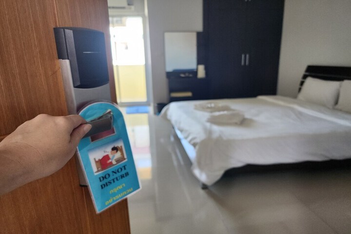 Room 9 of 72