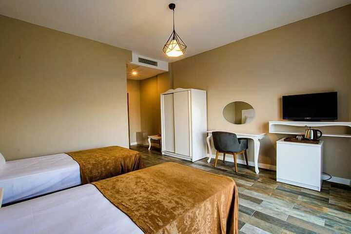Room 13 of 38