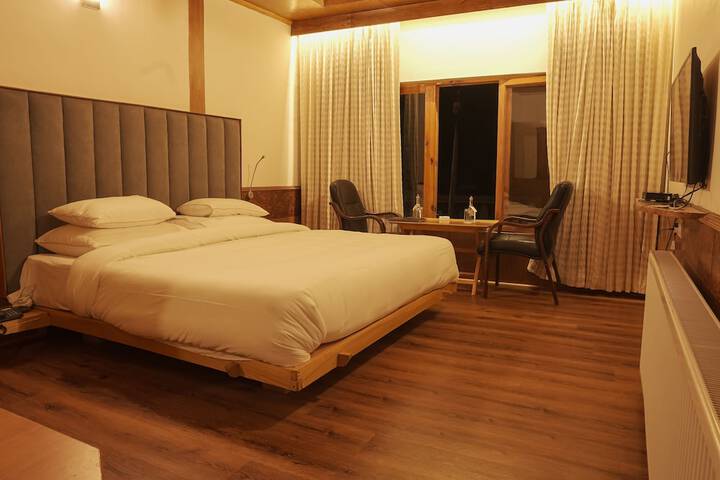 Room 4 of 27