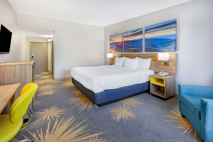 Room 14 of 25