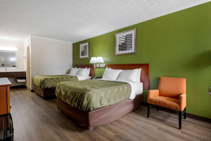 2 Double Beds (1 of 10)
