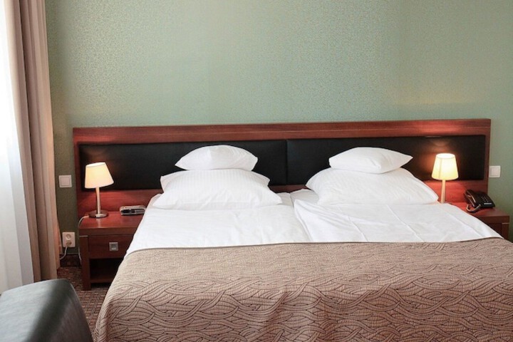 Room 14 of 83